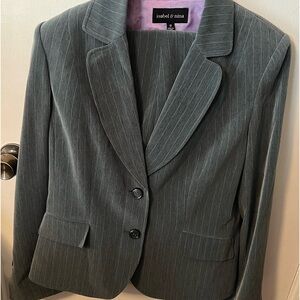 Isabel & Nina Ladies Gray Vertical Pinstripe Pantsuit Jacket sze 12 Pants sze 10